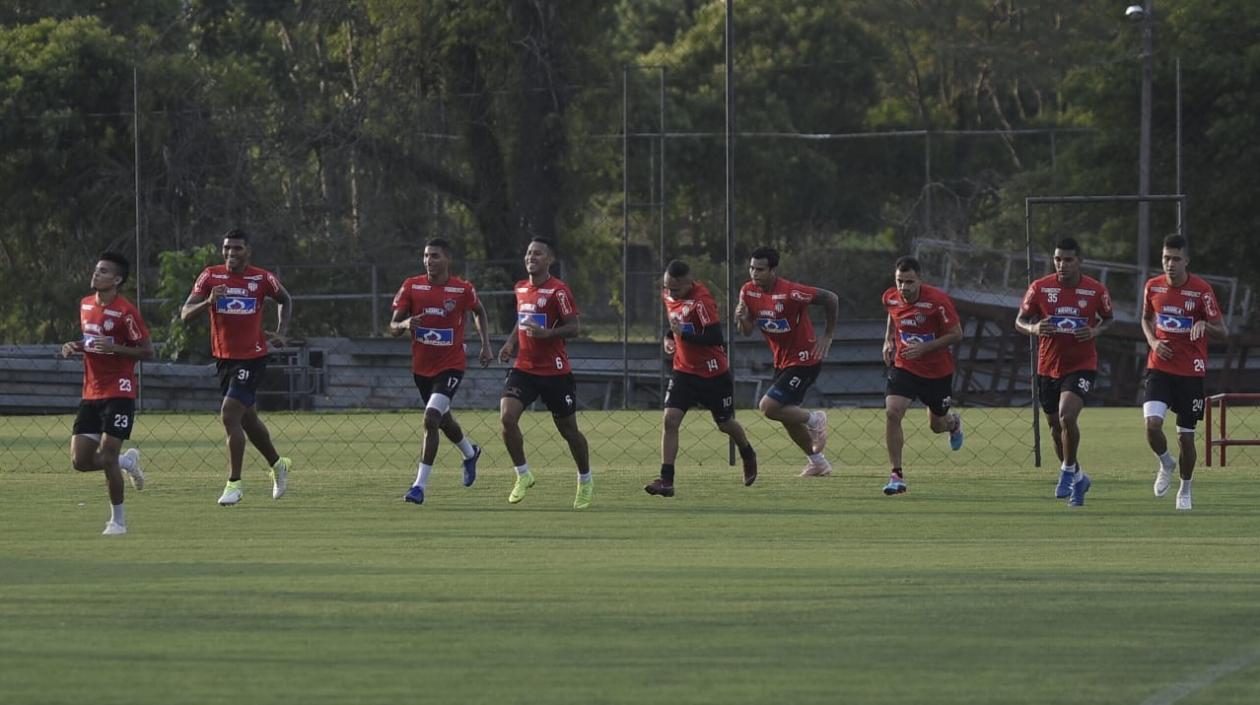 Luis Díaz, Rafael Pérez, Gabriel Fuentes, James Sánchez, Jarlan Barrera, Jefferson Gómez, Marlon Piedrahíta, Luis Narváez y Víctor Cantillo en el último entrenamiento abierto a los medios. 