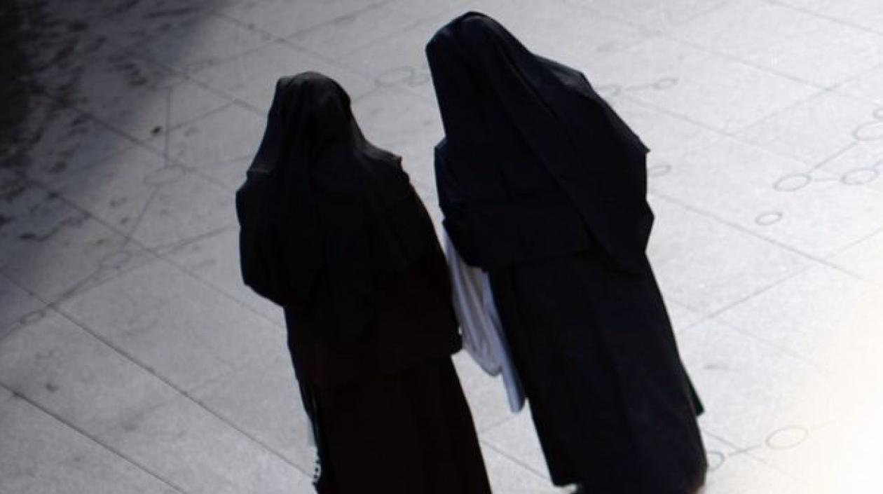 Las dos monjas fueron separadas de sus cargos.