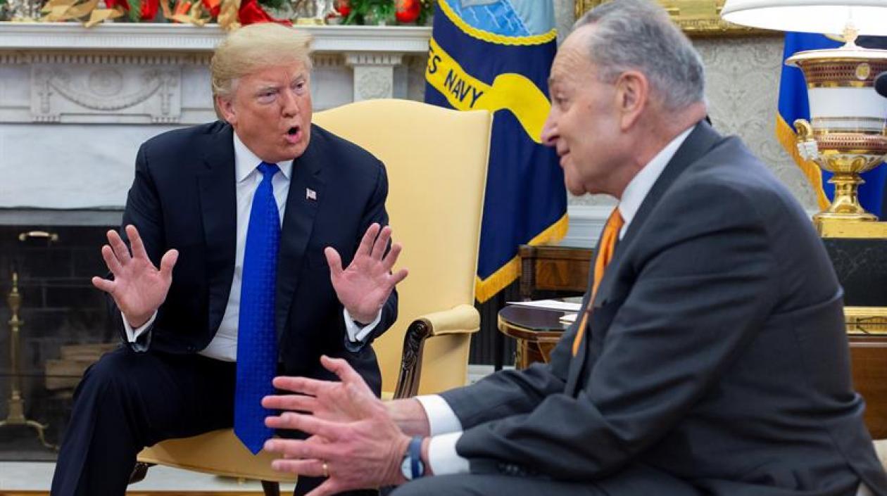 El presidente estadounidense, Donald Trump discutió con el líder demócrata en el Senado, Chuck Schumer.