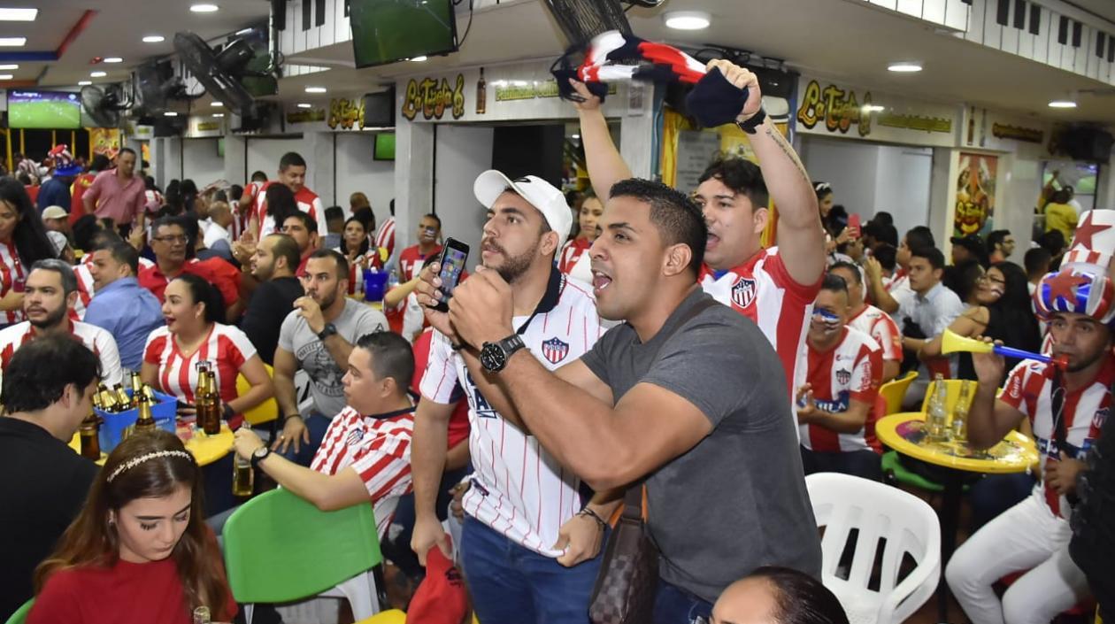 Aficionados en la Troja.