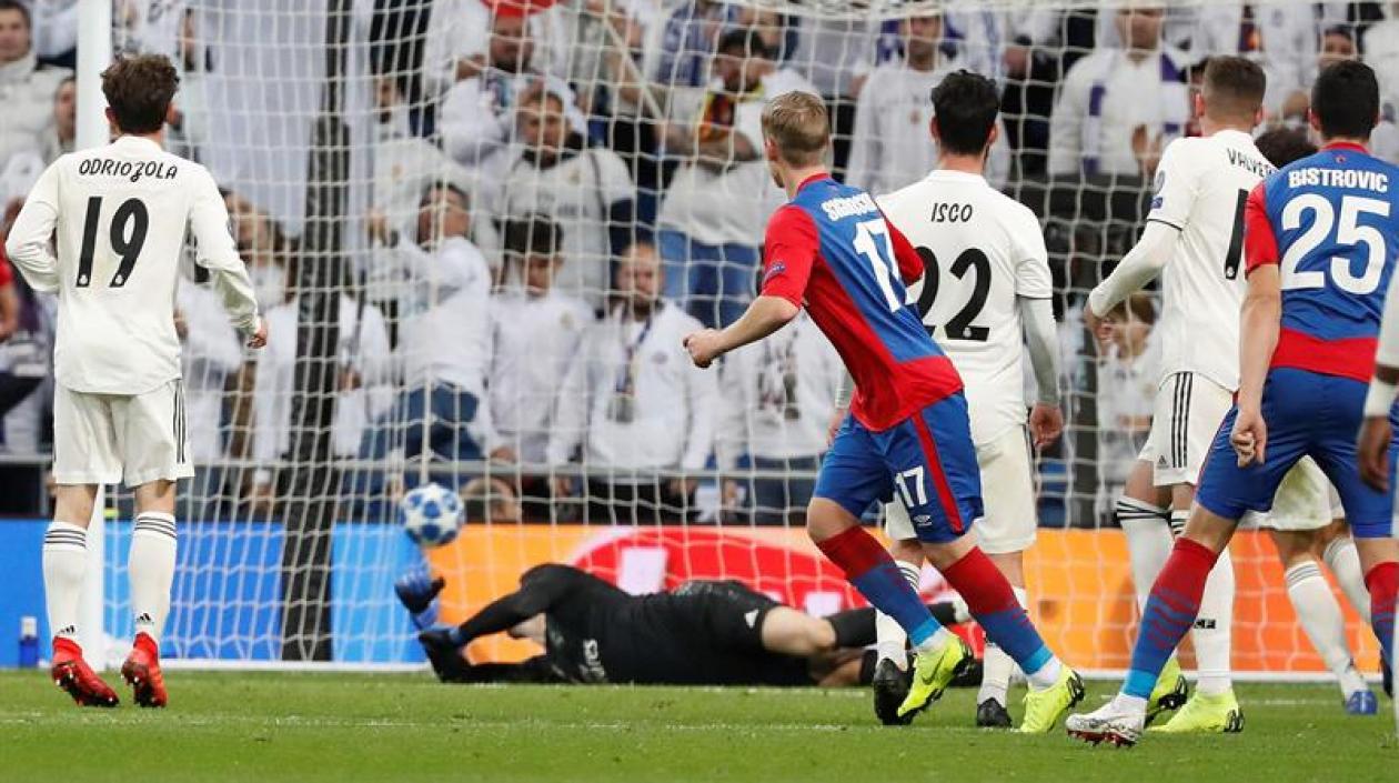 Momento del tercer gol del equipo ruso.