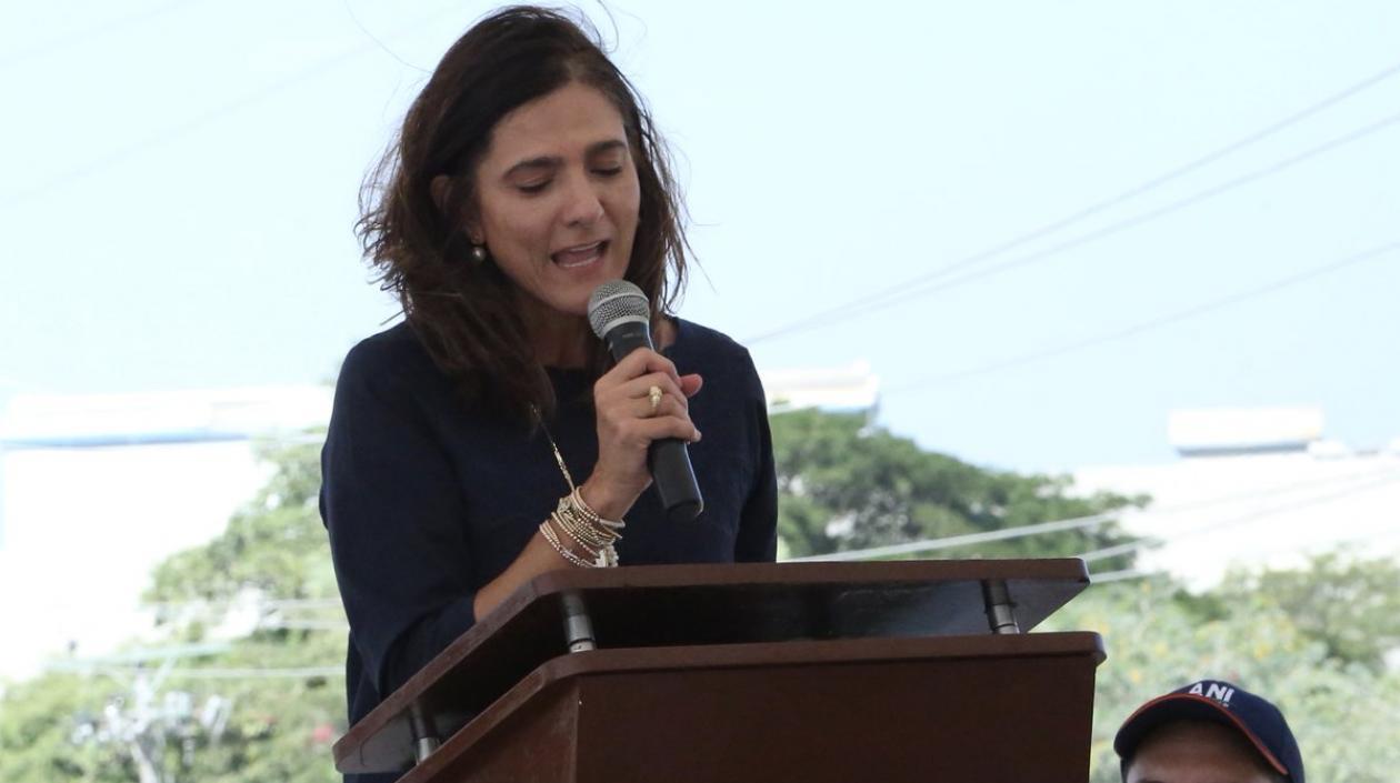 Ministra de Transporte, Ángela María Orozco.