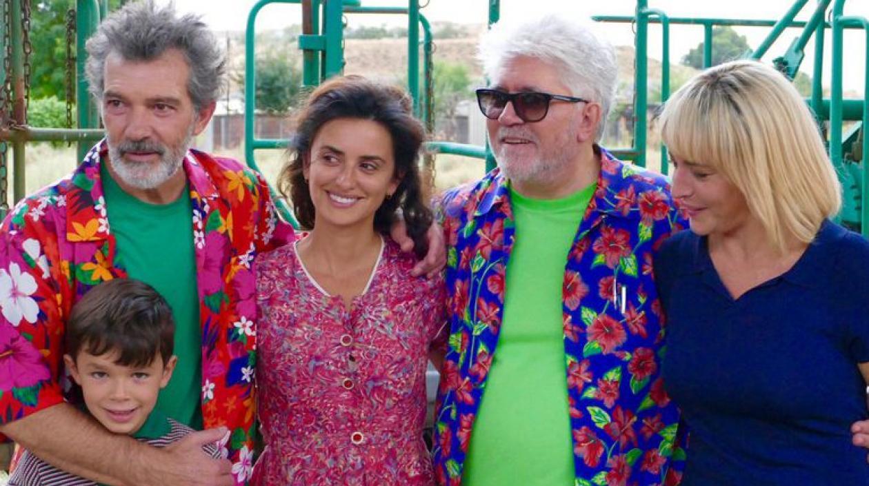 Antonio Banderas, Penélope Cruz y Pedro Almodóvar en el rodaje de la cinta.