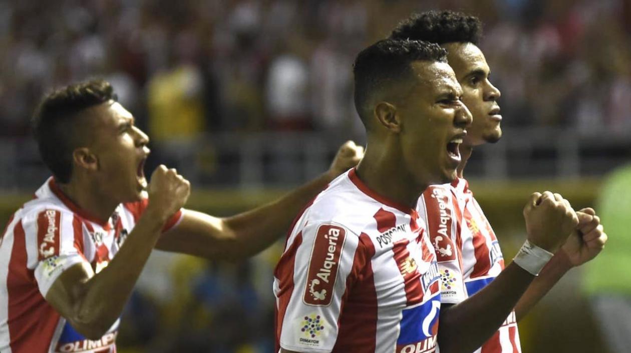 Festejo de Junior ante el Deportivo Independiente Medellín.