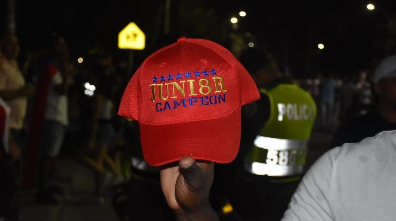 Una cachucha con las ocho estrellas.