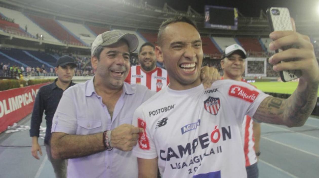 Selfie del Alcalde Alejandro Char con Jarlan Barrera.