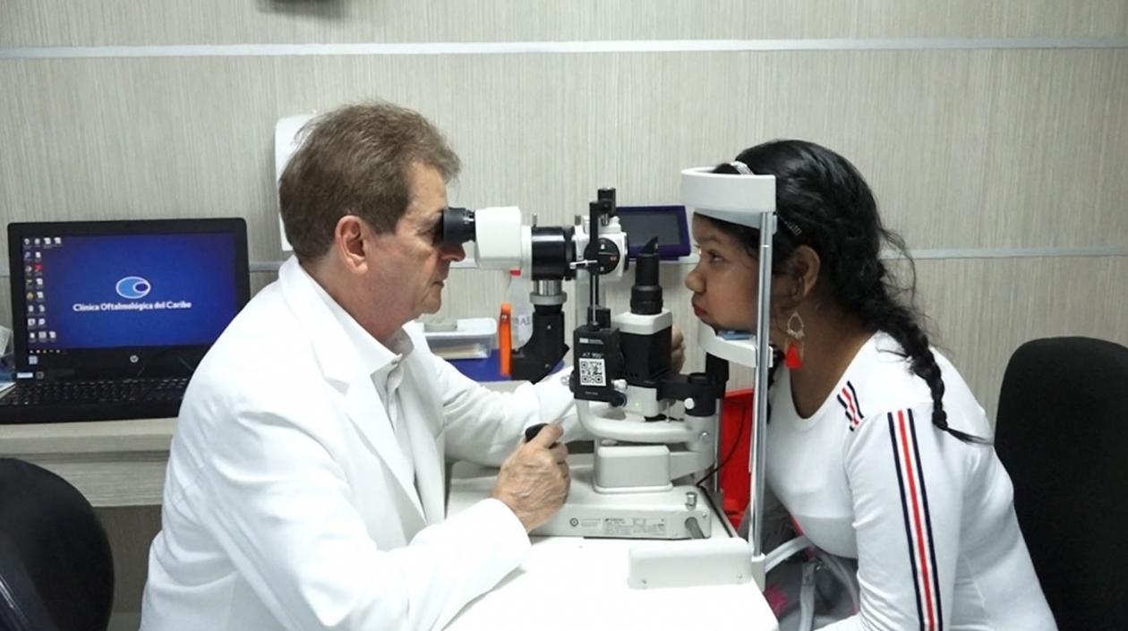  Yastefi Gil Quevedo, durante los exámenes con el doctor Luis Escaf.