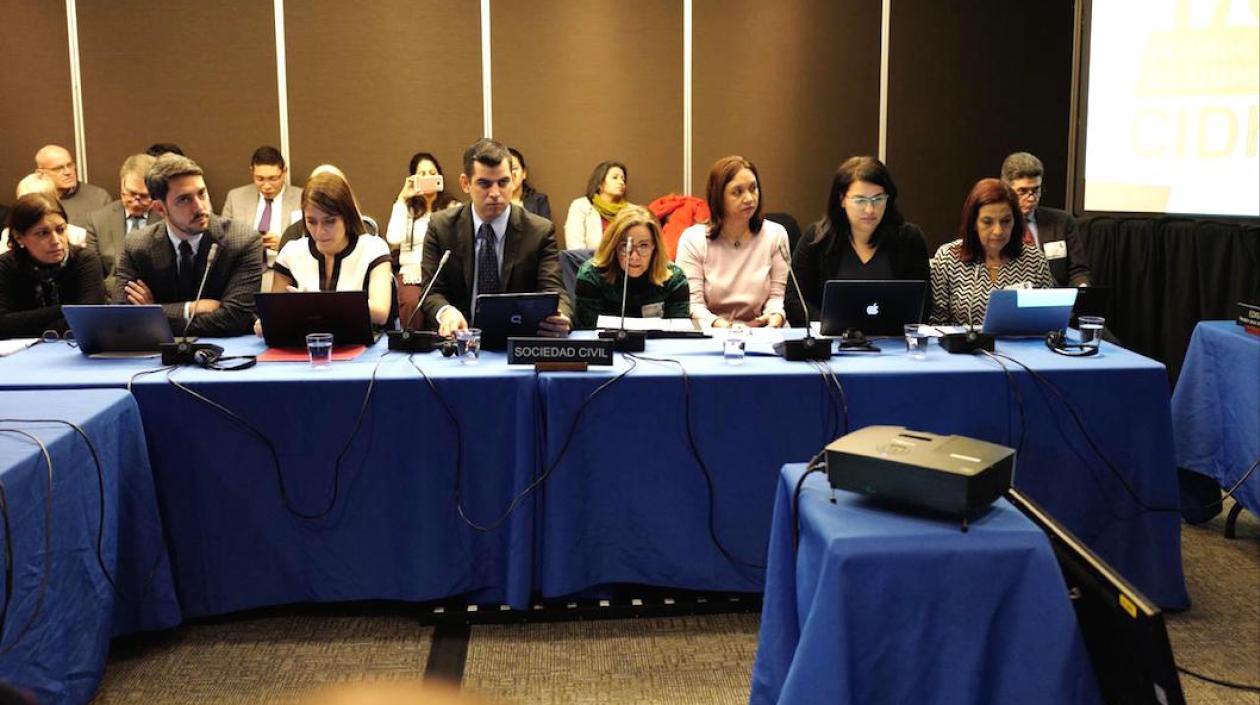 La Comisión en plena sesión.