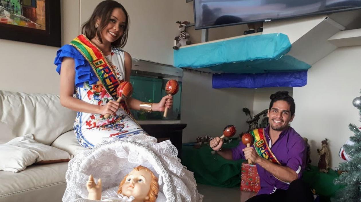 Fergie Correa y Juan Sebastián Forero, Reyes Cívicos del Carnaval 2019, rezando la novena.