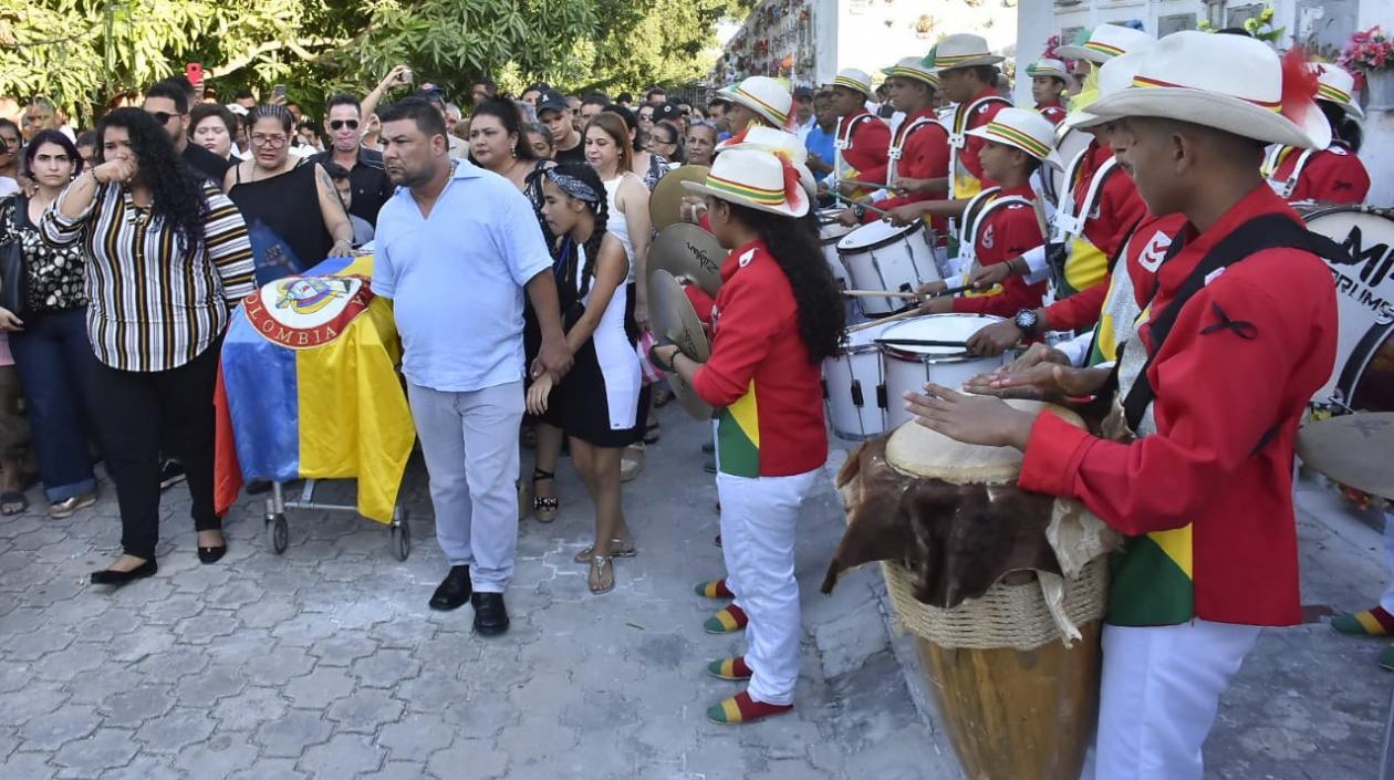 Momento del homenaje al maestro Adolfo Echeverría.