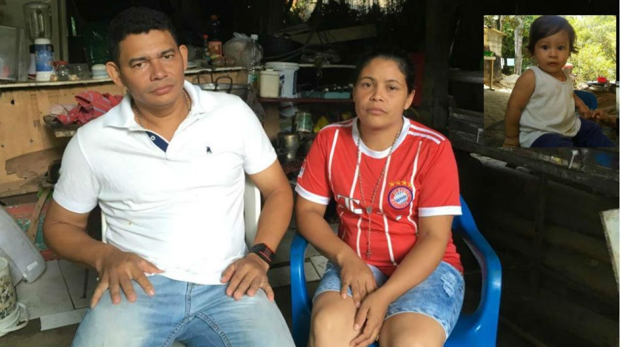 Alit Darío Sánchez y Karen Maldonado, padres del niño. 