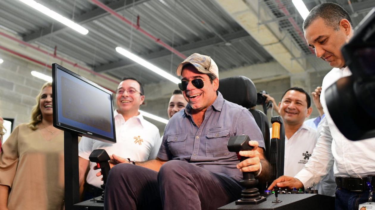 El Alcalde Alejandro Char ensayando con los equipos del Nodo.