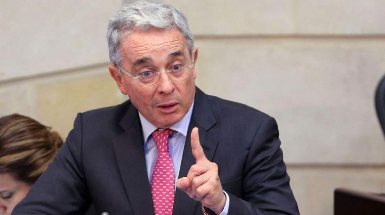 El Senador Álvaro Uribe.