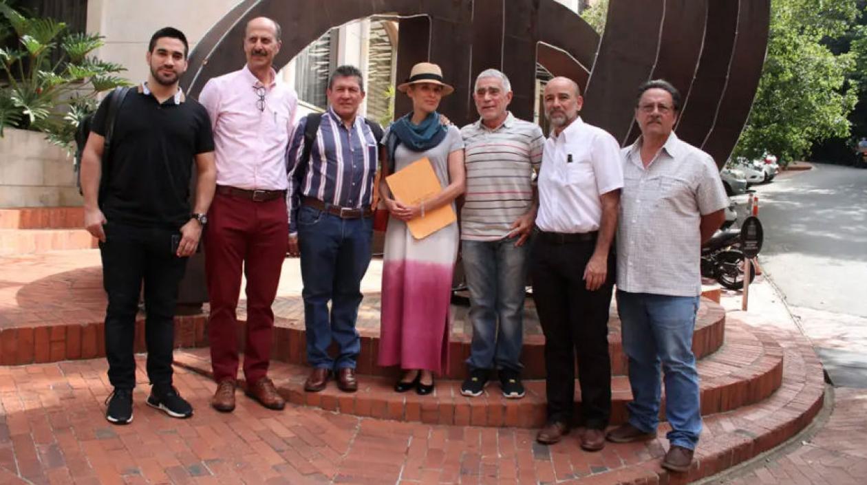 Organizadores del Tour Colombia 2.1, al junto a  Pascale Schyns, delgada de la UCI.