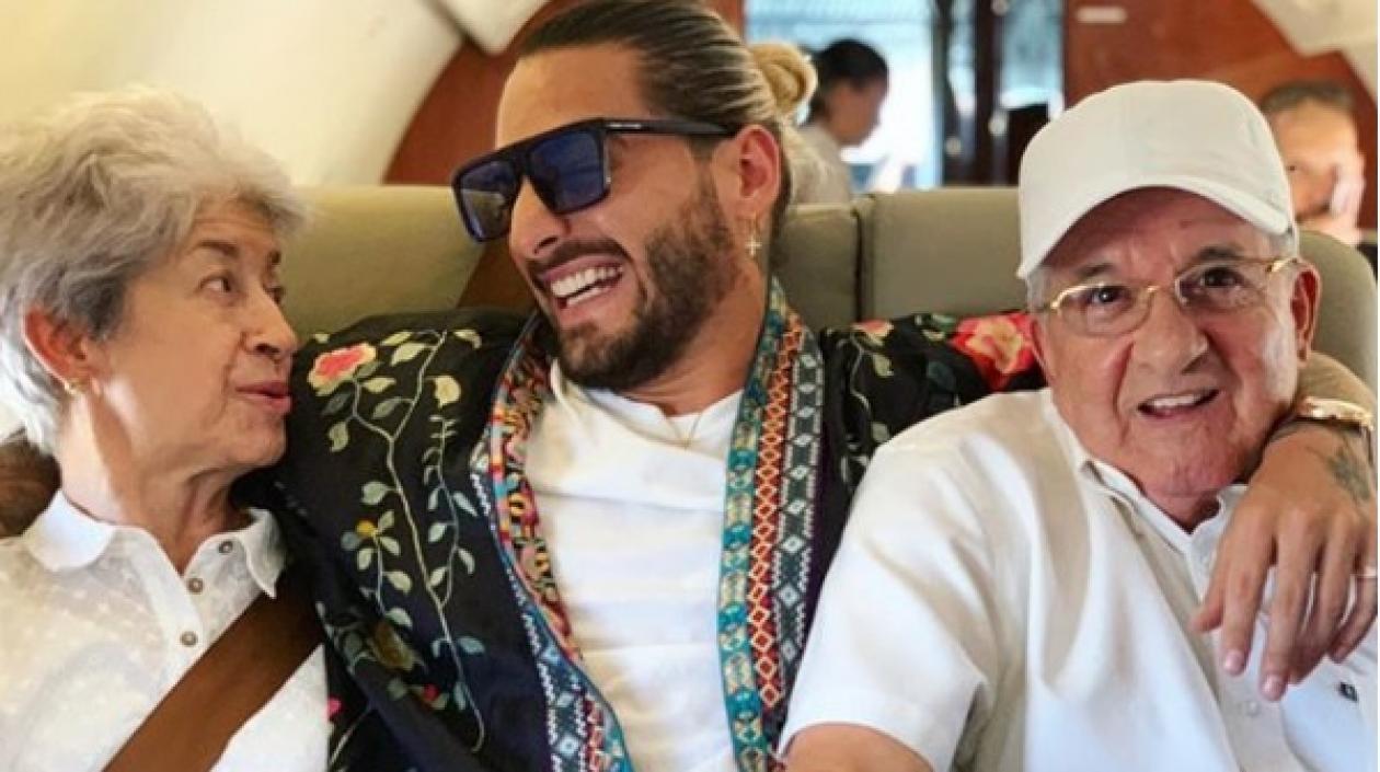 Maluma y sus abuelos.