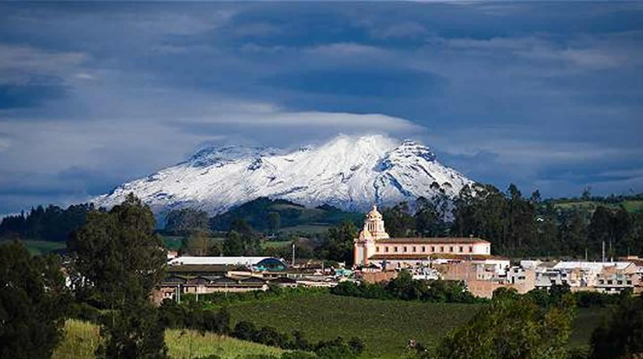 El volcán Cumbal arropa a Pupiales