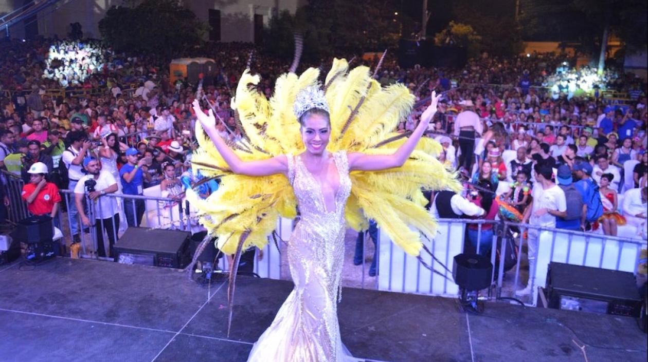 María José Romo, después de ser coronada,