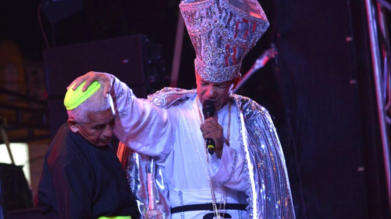 'Calancho' en plenas letanías y 'ritual' para erradicar el cacho.