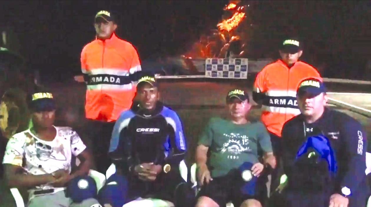Los cuatro buzos rescatados por la Armada Nacional.