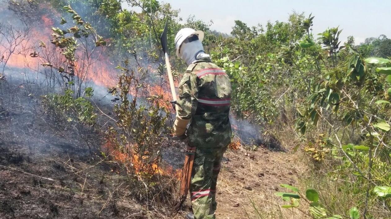 El Ejército colaboró en la extinción del fuego.