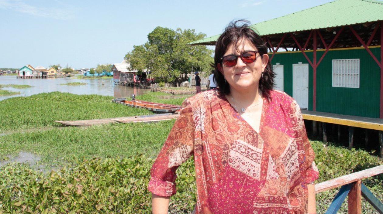 La Ministra María Lorena Gutiérrez, durante su visita a los pueblos palafíticos.