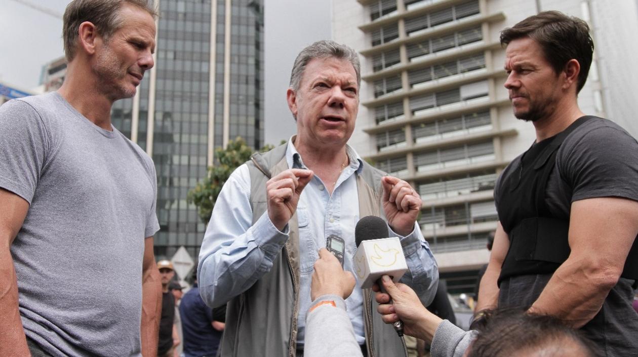 El Presidente Santos con el actor Mark Wahlberg y el director Peter Berg.
