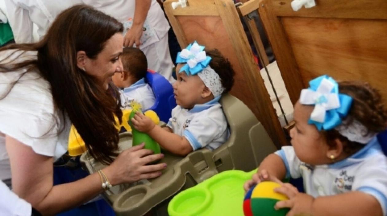 La directora general del ICBF, Karen Abudinen.