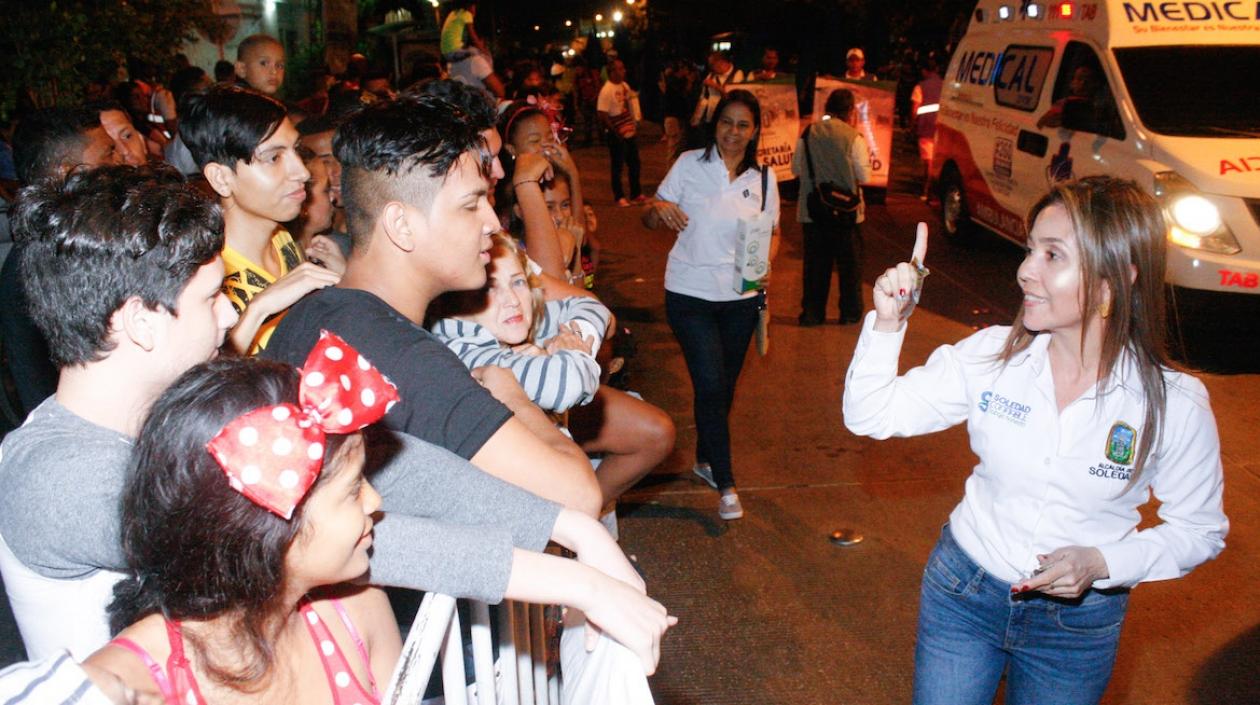 La Secretaria de Salud, Emilia Elitin, presidiendo la campaña.