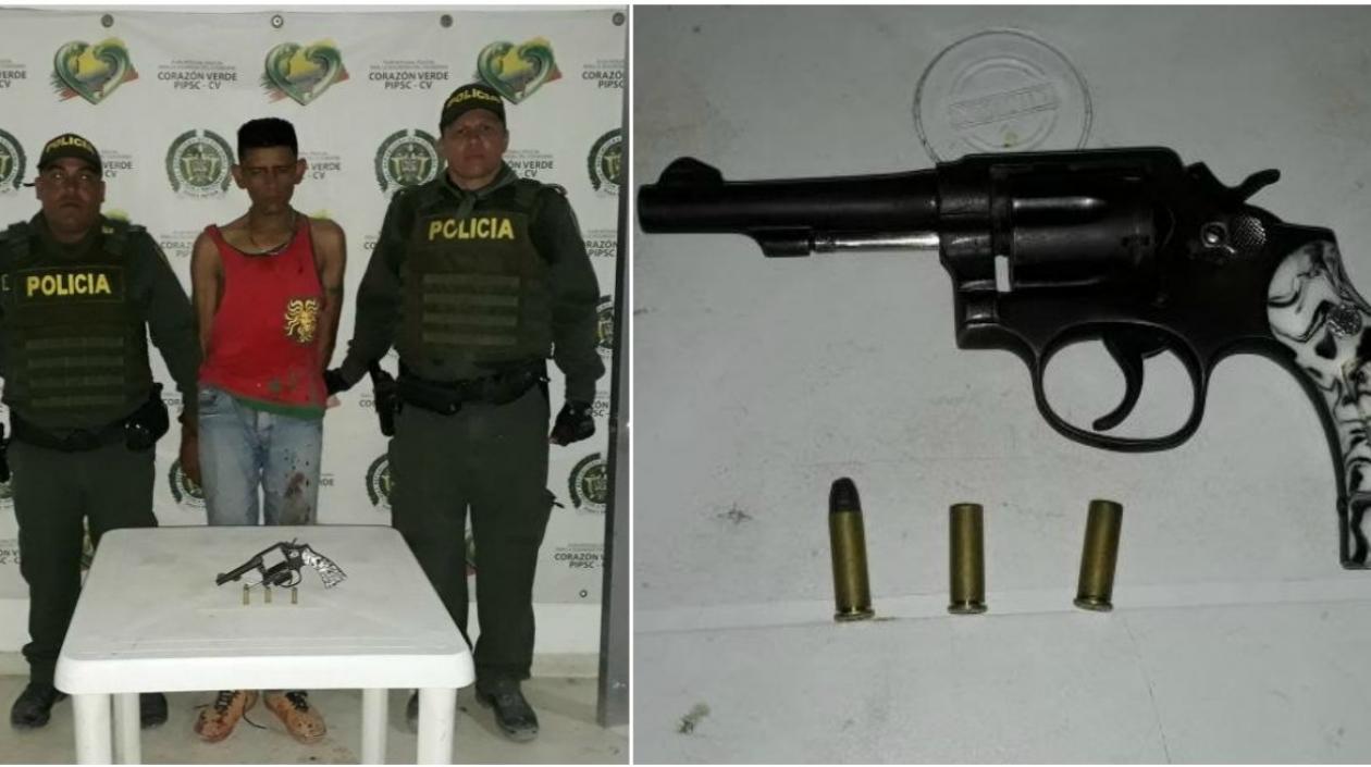 Gustavo Adolfo Campo Herazo y el revólver incautado.