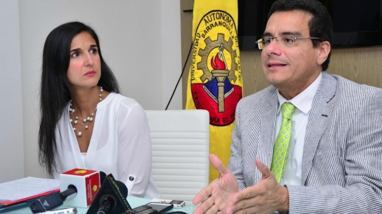 La Ministra de Educación y el rector de la Universidad Autónoma del Caribe.