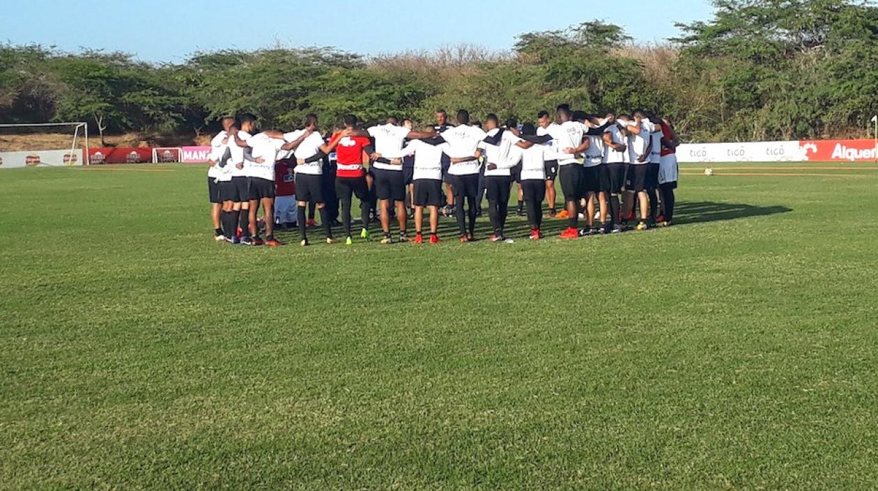 Jugadores del Junior durante el entrenamiento de esta tarde.