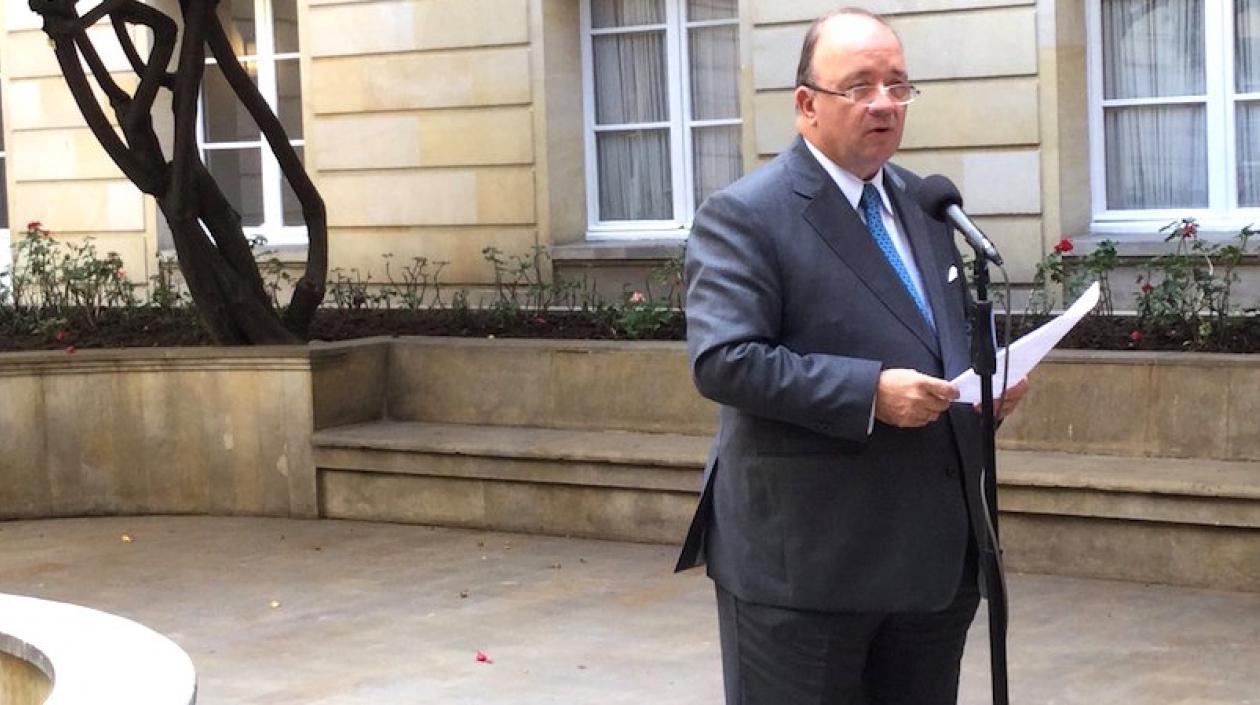 Luis Carlos Villegas, Ministro de Defensa.