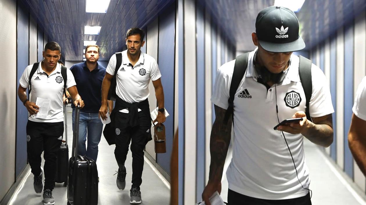 Jugadores del Olimpia a su llegada a Barranquilla.