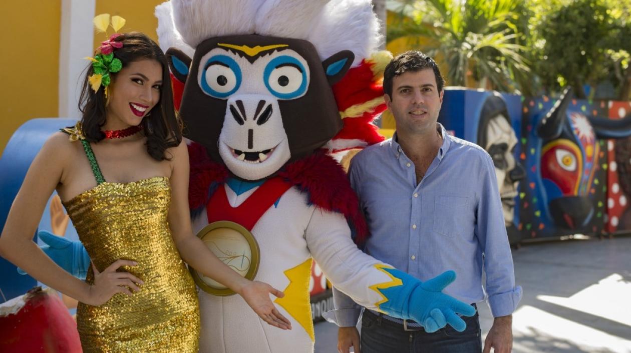 Miss Mundo Colombia 2017-2018, María Beatriz Daza Núñez, Baqui y Daniel Noguera, Director de los Juegos.