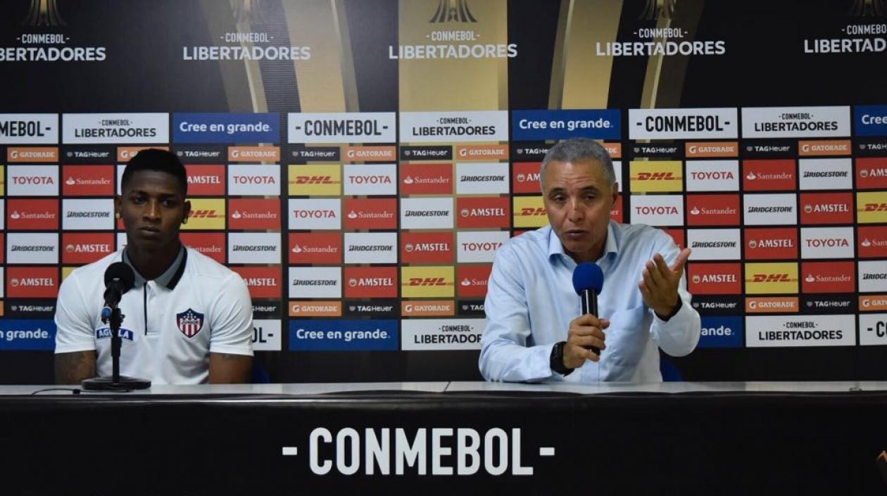 Alexis Mendoza junto a Yony González.