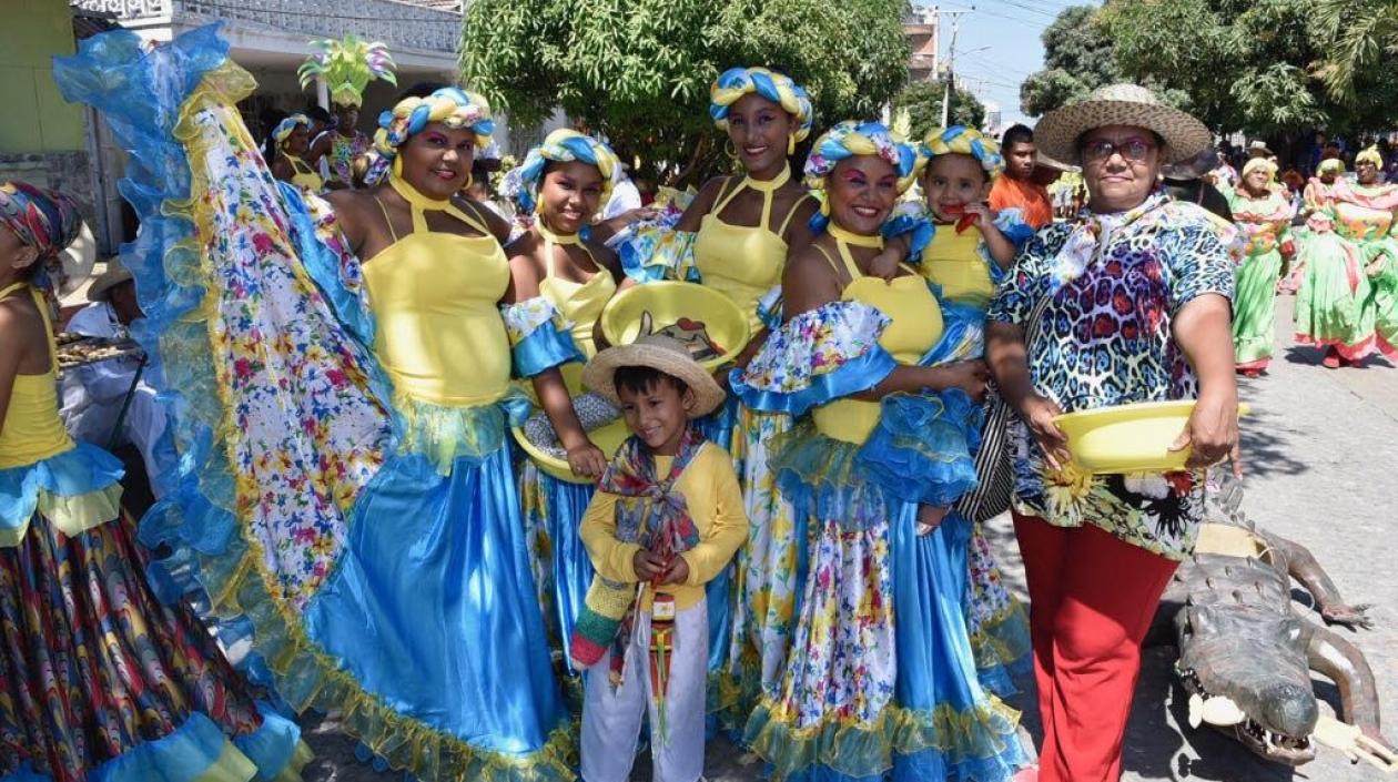 Judith María con sus dos hijas y tres nietos en Brisas del Río Magdalena.