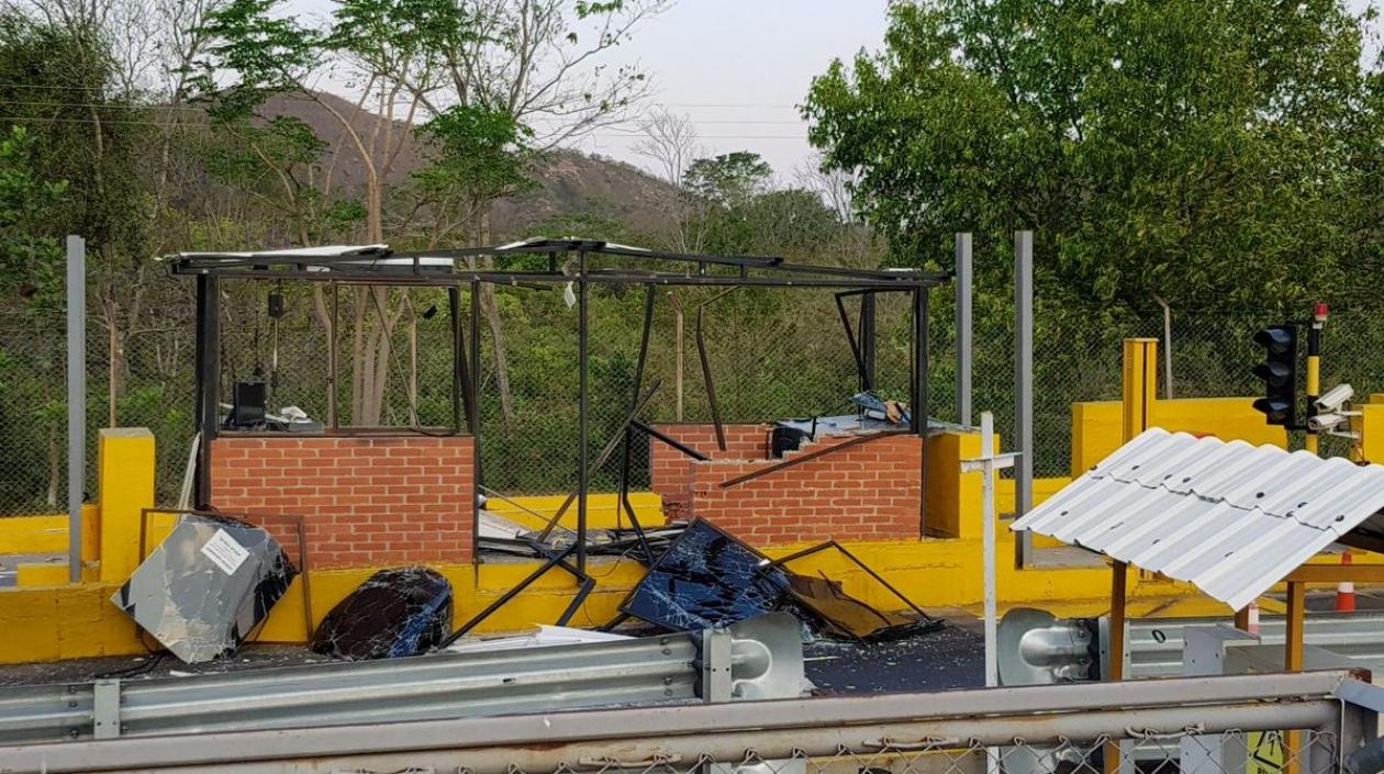 Uno de los peajes en los que detonaron los explosivos.