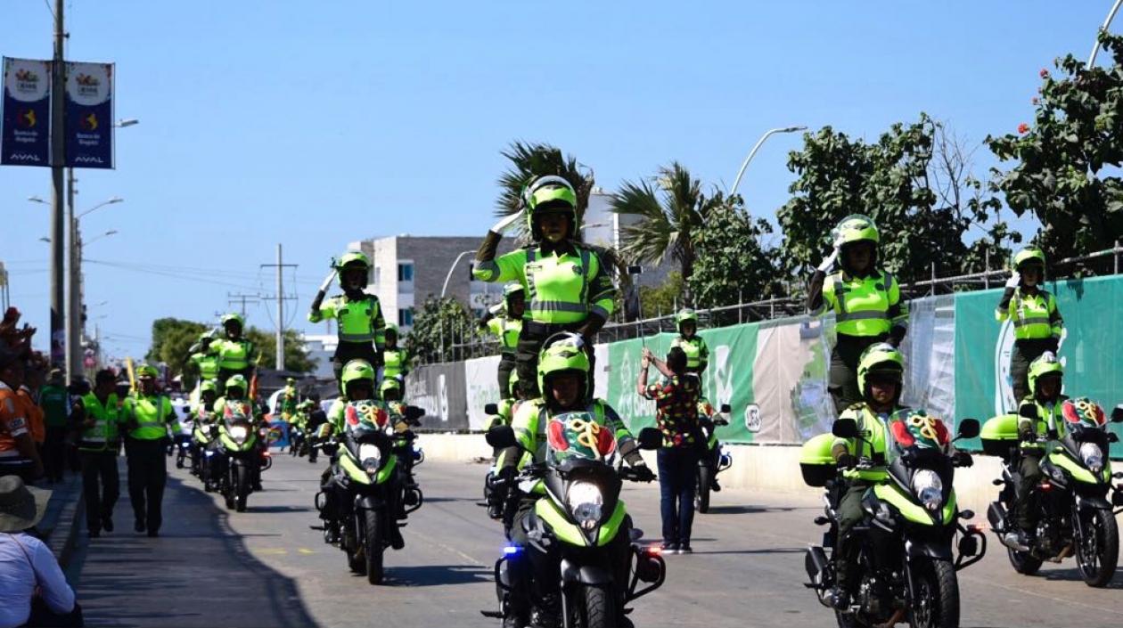 Las mujeres policías durante el desfile.