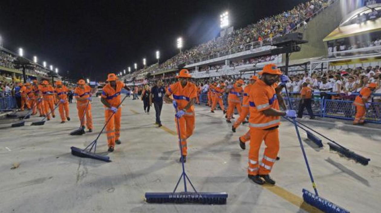 Los equipos de limpieza durante el Carnaval.