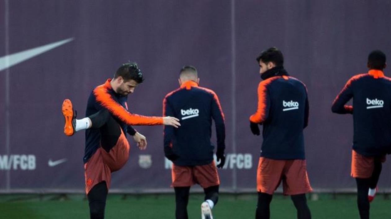 Piqué se entrenó con normalidad.
