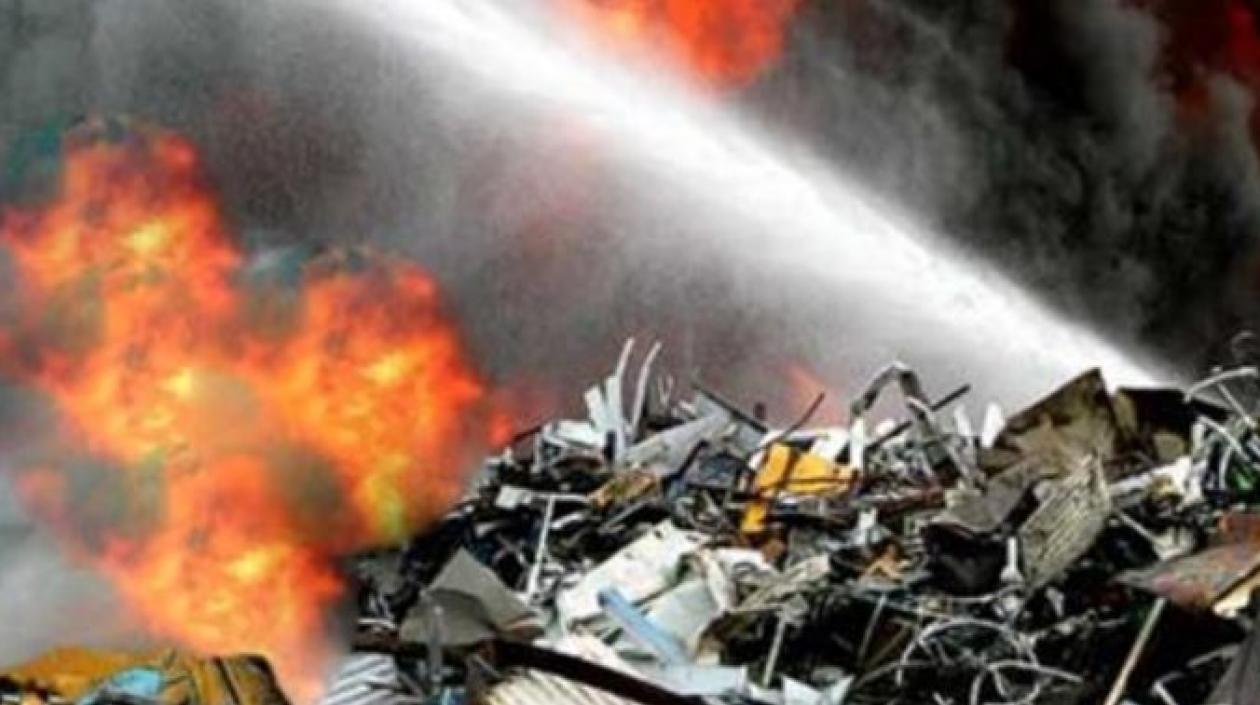 Cuando varios empleados intentaban apagar el fuego se produjo la detonación que causó nueve muertos y un herido.