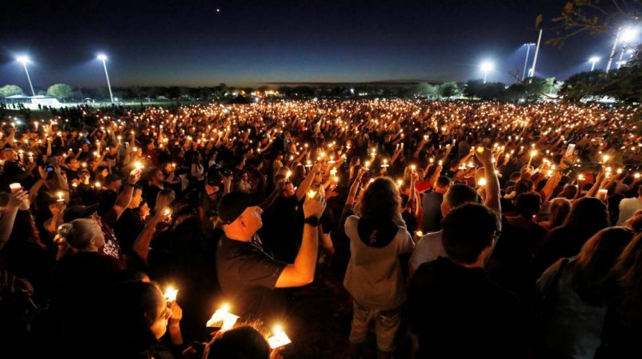 Alumnos de escuela de la matanza en EE.UU