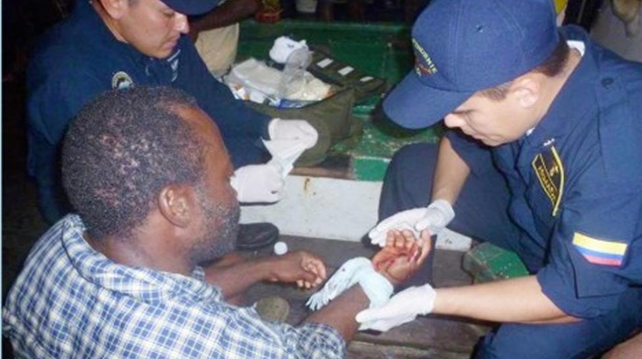 El tripulante fue atendido por la Armada Nacional.