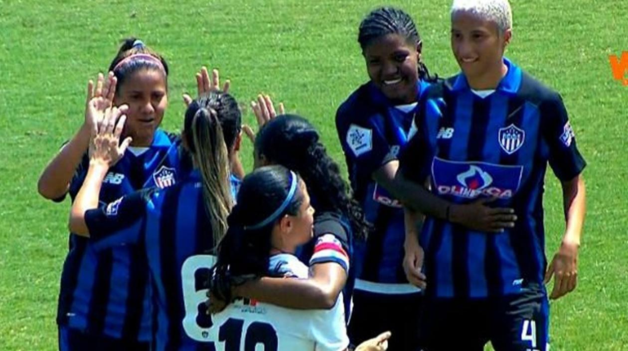 Las Tiburonas frente a Envigado