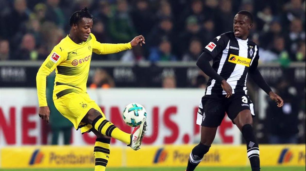 El delantero belga Michy Batshuay.