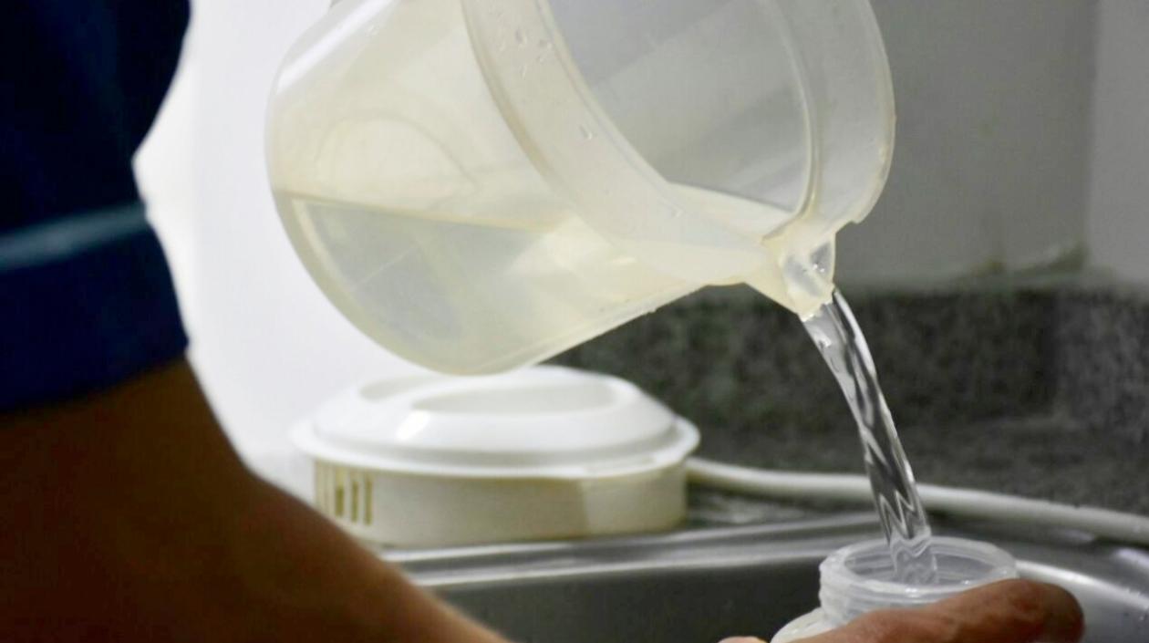 Triple A recomienda a la comunidad afectada abastecerse de agua.