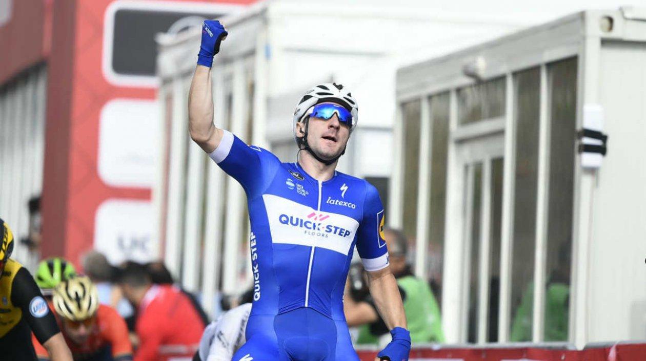Elia Viviani se impone en la segunda jornada. 