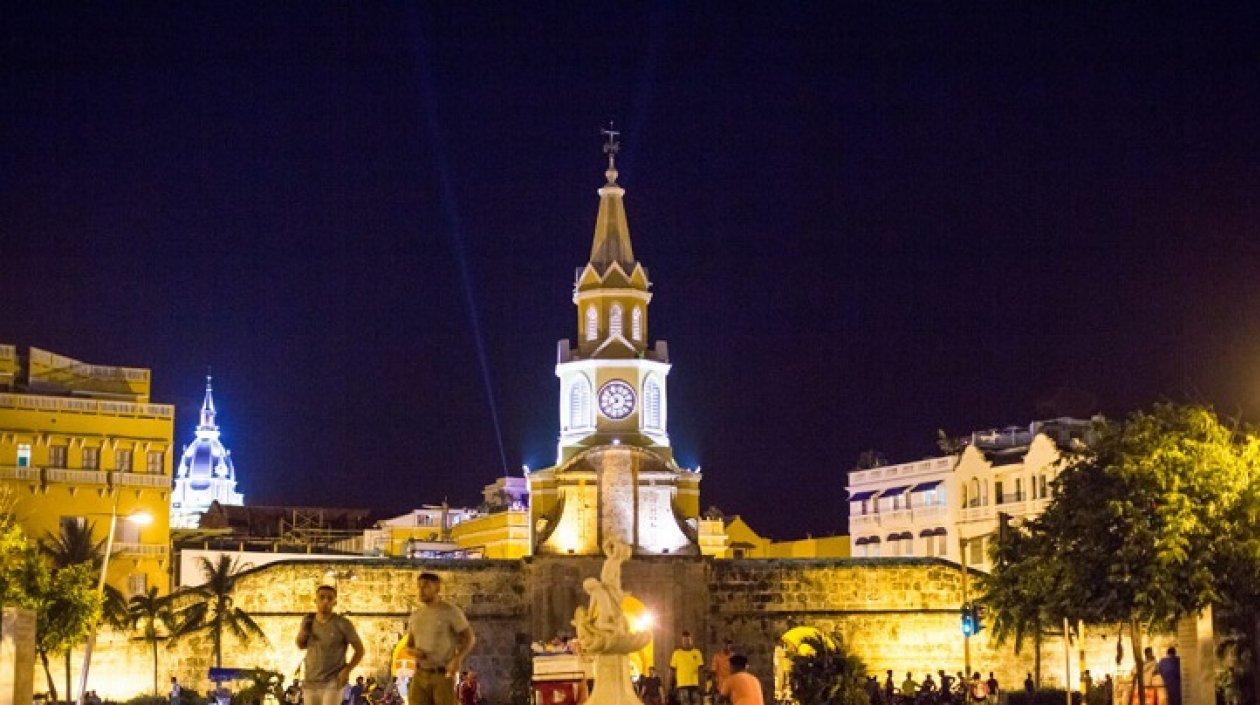 La emblemática torre del reloj entró en mantenimiento.