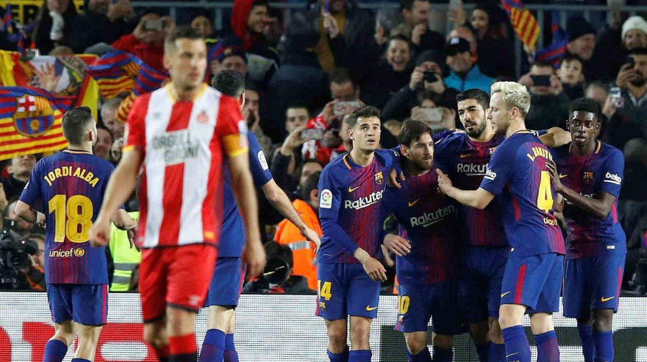 Jugadores del Barcelona celebran una anotación. 