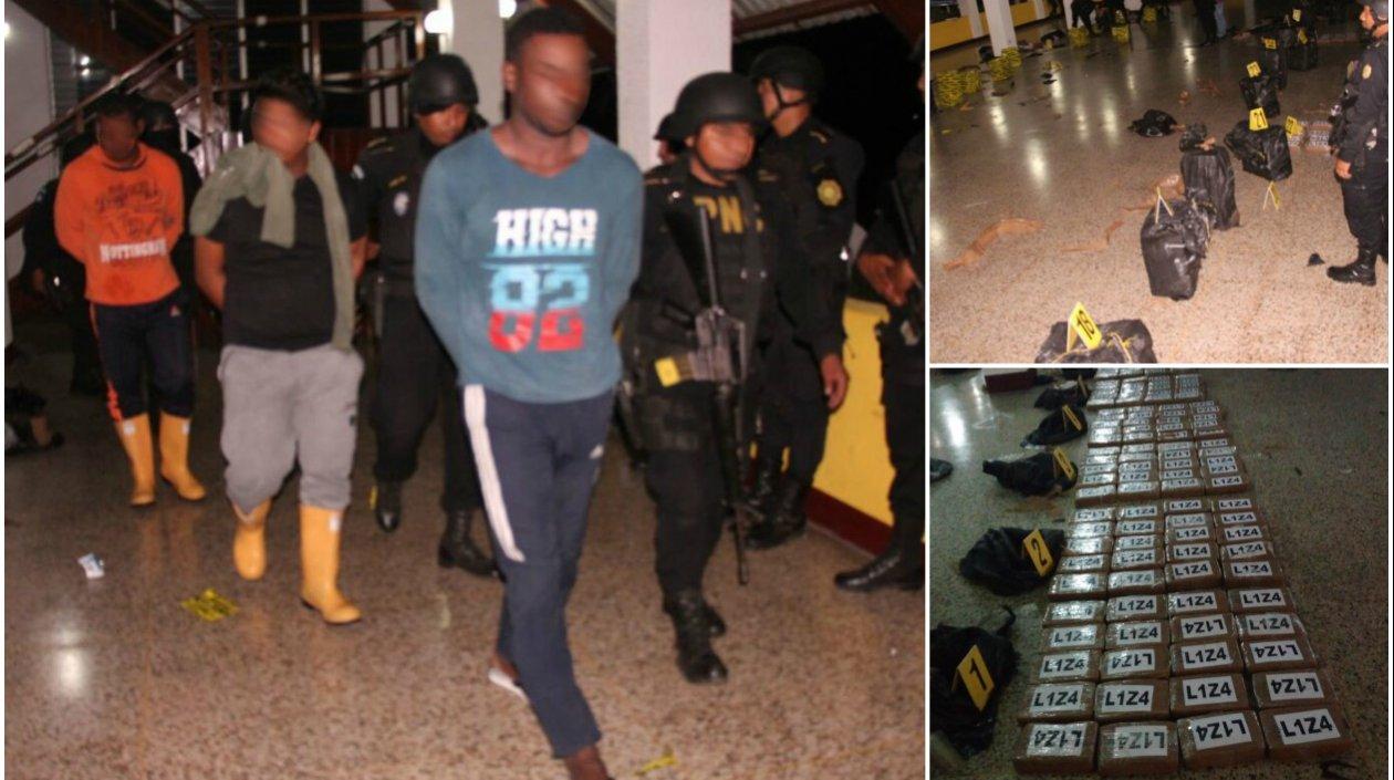 Los capturados y la droga incautada.